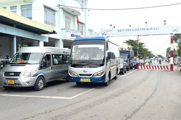 Người dân phấn khởi trước ngày khởi công cầu Đình Khao, tránh cảnh kẹt phà qua sông Cổ Chiên