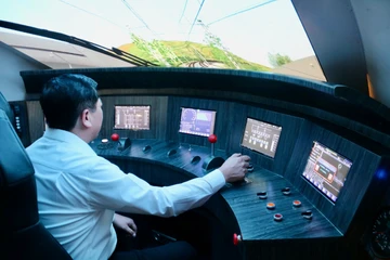 Toàn cảnh Phòng mô phỏng điều khiển và khai thác đường sắt tốc độ cao