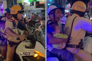 CSGT lái mô tô đặc chủng chở bé gái đến bệnh viện Nhi Đồng 1 cấp cứu