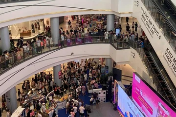 Hà Nội: Một người đàn ông rơi từ tầng cao xuống dưới tại Aeon Mall Long Biên