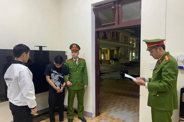 Nam thanh niên trộm ô tô đến quán nhậu chở bạn gái về nhà