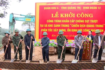 Khẩn trương hoàn thành kè chống sạt lở ở xã Khe Sanh