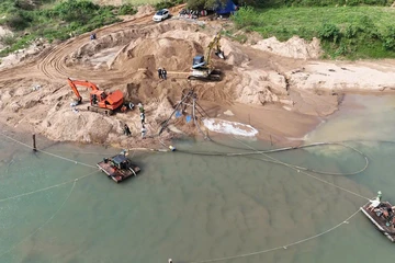 Công an phát hiện khai thác khoáng sản ngoài phạm vi được cấp phép