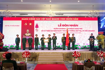 Viettel TP.HCM đón nhận Huân chương Lao động Hạng Nhì