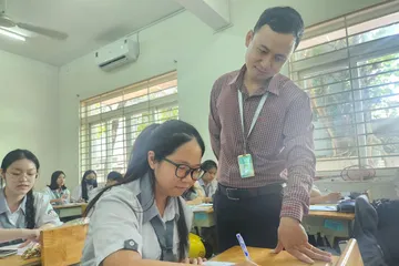Trường học tổ chức thi thử tốt nghiệp THPT: Khó cũng phải làm