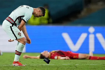 Vụ Ronaldo ném băng đội trưởng: Vì anh không xứng đáng!