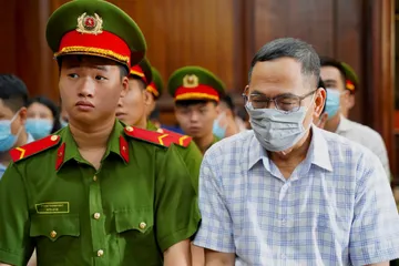 Cựu giám đốc Trung tâm Lý lịch tư pháp quốc gia nói nhận hối lộ do sức ép nợ nần