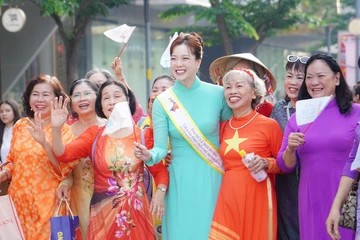 Gần 3.000 người tham gia đồng diễn áo dài tại phố đi bộ Nguyễn Huệ