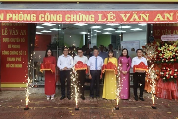 TP.HCM: Chính thức khai trương Văn phòng công chứng đầu tiên được chuyển đổi từ Phòng công chứng