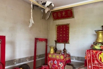 2 thanh niên đột nhập vào miếu lấy trộm đồ thờ cúng mang đi bán