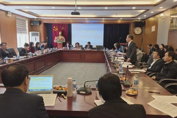 Cân nhắc việc tổ chức kỳ thi cấp chứng chỉ hành nghề luật sư