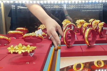 Vàng nhẫn 9999 áp sát vàng miếng, lập kỷ lục 164,5 triệu đồng/lượng