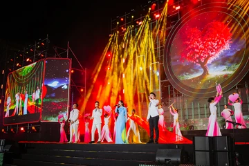 Hưng Yên: Nghệ sĩ và hàng ngàn người cùng hô vang ‘Vì một Việt Nam không ma túy’