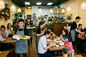 Nhà hàng, quán ăn phụ thu phí Tết thế nào để không bị phạt?