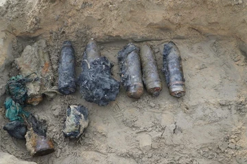 Phát hiện nhiều đạn pháo khi trục vớt xe tăng cũ tại biển Quy Nhơn