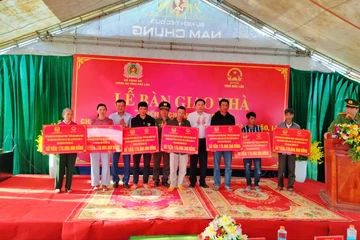 Công an tỉnh Đắk Lắk bàn giao 176 căn nhà trong 'Chiến dịch Quang Trung' cho người dân