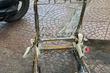 Người nhặt ve chai lấy ghế ô tô... đổi lon nước ngọt và câu chuyện ấm tình người cuối năm