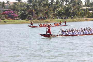 Lễ hội đua thuyền ở Đắk Lắk của những người Đà Nẵng di cư