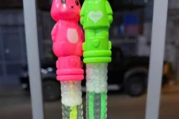 Bé gái nhập viện vì chơi bong bóng xà phòng mua trước cổng trường
