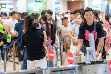 Nội Bài tăng khách dịp 30-4, lưu ý đến sớm tránh trễ chuyến