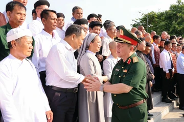 Đề xuất tăng nhiều mức hỗ trợ cho người có uy tín vùng dân tộc thiểu số
