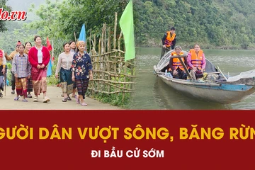 Người dân vượt sông, băng rừng Trường Sơn đi bỏ phiếu sớm