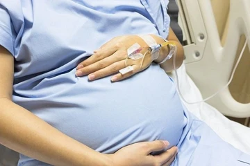 Sở Y tế TP.HCM yêu cầu làm rõ vụ sản phụ sinh con trên taxi khi chuyển viện