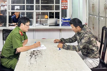 Xác định được tài xế taxi 'làm xiếc' hô biến tờ 200.000 đồng của du khách