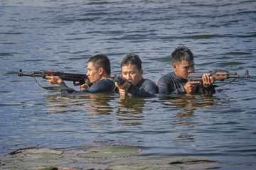 Mục sở thị sức mạnh của lực lượng đặc công hải quân Việt Nam