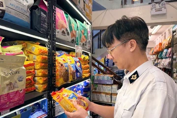 Chấn chỉnh hoạt động kinh doanh thức ăn, vắc xin cho thú cưng