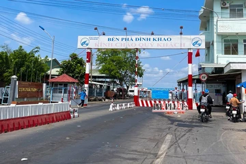 Cụm phà Vàm Cống lên phương án chống ùn tắc tại 4 bến phà dịp Tết Nguyên đán