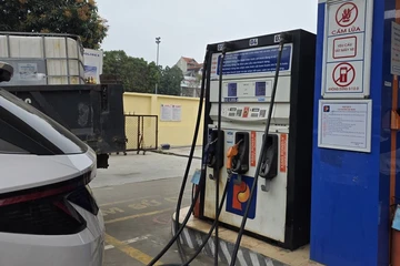 Từ 22 giờ đêm 12-3, giá xăng A95 tăng lên 25.575 đồng/lít