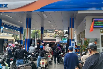 Xả quỹ bình ổn, giữ nguyên giá bán lẻ xăng dầu