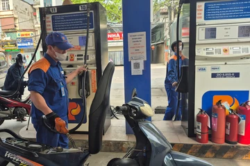 Chiều 9-4, giá xăng dầu giảm rất mạnh, có loại giảm gần 10.000 đồng/lít