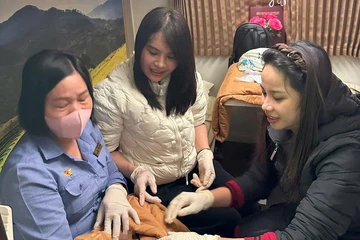 Sản phụ sinh non trên tàu hỏa SE4 an toàn, cả tàu vỡ òa vui mừng