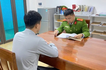 Công an làm việc với người chia sẻ 'mỗi người dân sẽ được nhận 1 triệu đồng đón Tết' 