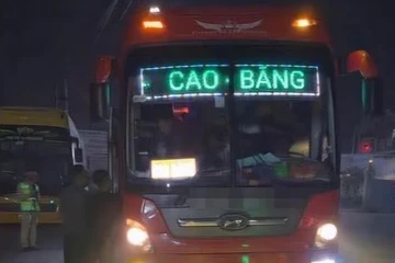 Xe khách 45 chỗ nhồi nhét 109 người, chủ xe và tài xế bị phạt 225 triệu đồng