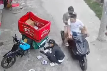 Công an vào cuộc vụ shipper bị một thanh niên đạp vào người