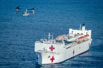 Mỹ điều tàu bệnh viện đến Greenland