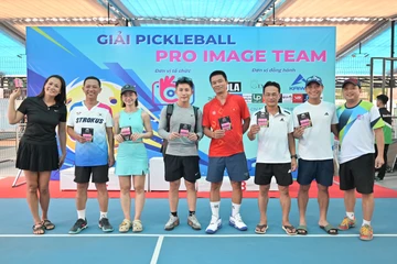 Nhà báo 'đổ bộ' sân pickleball