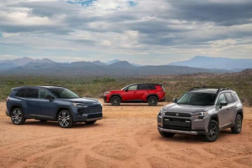 Toyota gây sốc khi giảm giá mạnh mẫu SUV hybrid mạnh nhất của hãng