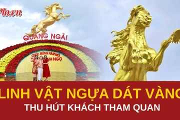 Linh vật ngựa màu vàng khổng lồ thu hút khách tham quan ở Quảng Ngãi