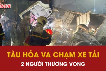 Tàu hỏa va chạm xe tải, 2 người thương vong