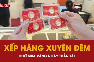 Hà Nội: Người dân xếp hàng xuyên đêm, ngủ vỉa hè chờ mua vàng ngày vía Thần tài