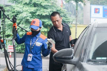 Miễn, giảm thuế với xăng dầu: Cần làm ngay và luôn!