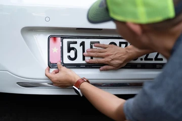 Mới: Lệ phí cấp biển số ô tô tại Hà Nội và TP.HCM 