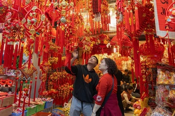 Doanh thu bán hàng dịp Tết tăng vọt, có bị truy thu thuế?