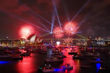 Năm mới 2026 đã về trên địa cầu, cùng ngắm pháo hoa rực rỡ ở New Zealand và Úc