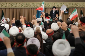 Lãnh tụ tối cao Iran Khamenei đáp trả Tổng thống Trump: Hãy lo quản lý Mỹ