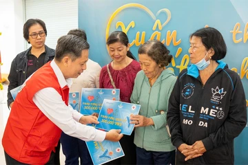 TP.HCM: Tết Nhân ái lan tỏa yêu thương đến 200 hộ gia đình có hoàn cảnh khó khăn